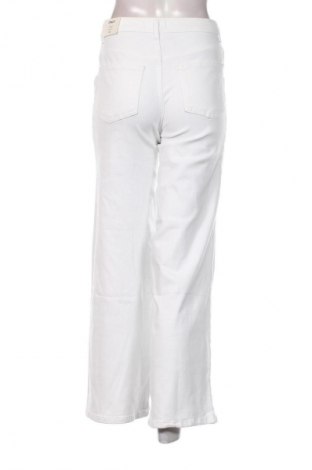 Дамски дънки ONLY, Размер S, Цвят Бял, Цена 77,99 лв.