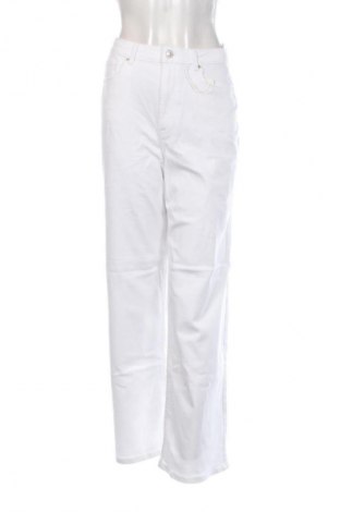 Дамски дънки ONLY, Размер M, Цвят Бял, Цена 77,99 лв.