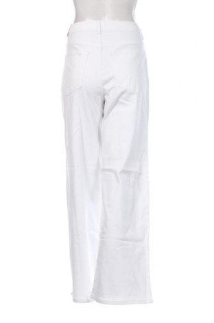 Дамски дънки ONLY, Размер M, Цвят Бял, Цена 77,99 лв.