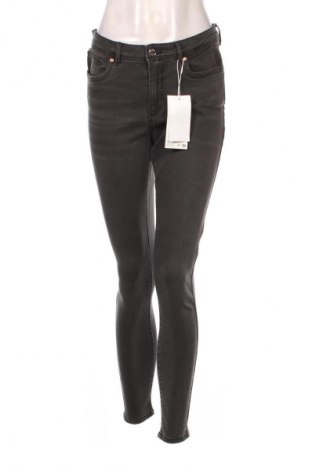 Дамски дънки ONLY, Размер L, Цвят Сив, Цена 77,99 лв.