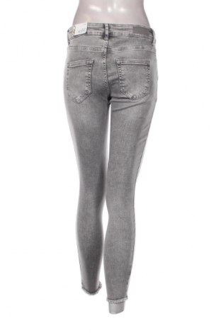 Дамски дънки ONLY, Размер S, Цвят Сив, Цена 77,99 лв.