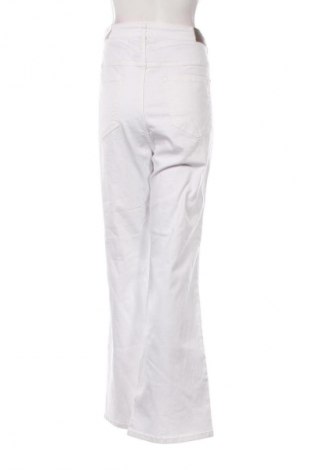 Γυναικείο Τζίν ONLY Carmakoma, Μέγεθος 3XL, Χρώμα Λευκό, Τιμή 38,99 €