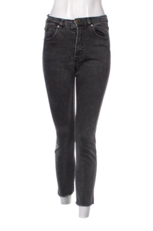 Дамски дънки Pull&Bear, Размер S, Цвят Сив, Цена 19,99 лв.