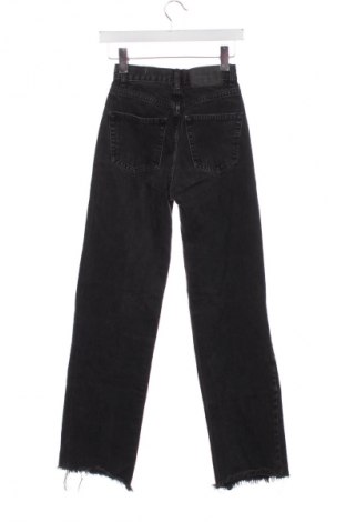 Дамски дънки Pull&Bear, Размер XXS, Цвят Сив, Цена 29,00 лв.