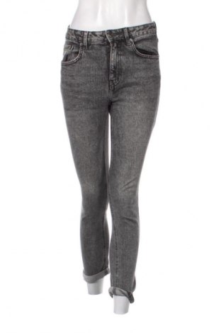 Дамски дънки Sinsay, Размер S, Цвят Сив, Цена 29,00 лв.