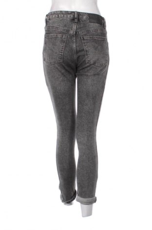 Дамски дънки Sinsay, Размер S, Цвят Сив, Цена 29,00 лв.