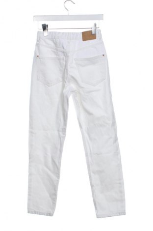 Дамски дънки Sinsay, Размер XS, Цвят Бял, Цена 29,33 лв.