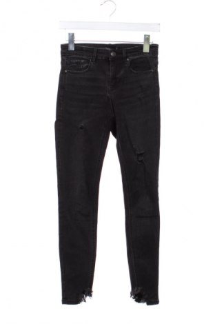 Дамски дънки Stradivarius, Размер XS, Цвят Черен, Цена 18,99 лв.