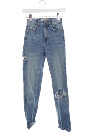 Дамски дънки Stradivarius, Размер XXS, Цвят Син, Цена 28,99 лв.