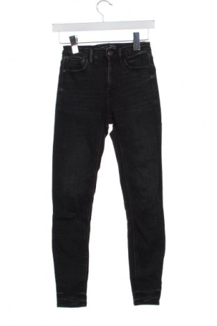 Damskie jeansy Stradivarius, Rozmiar XS, Kolor Czarny, Cena 66,67 zł