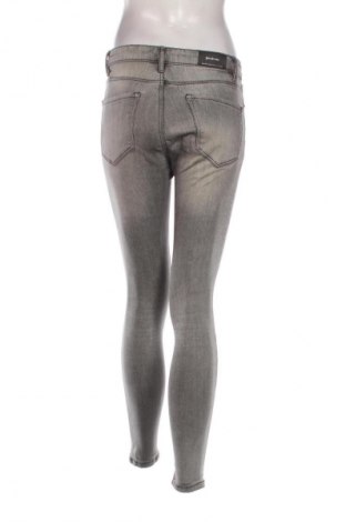 Дамски дънки Stradivarius, Размер S, Цвят Сив, Цена 16,99 лв.