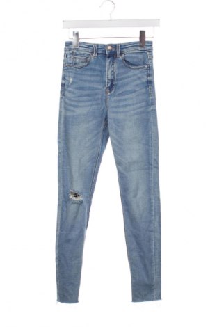 Damskie jeansy Stradivarius, Rozmiar XS, Kolor Niebieski, Cena 42,99 zł