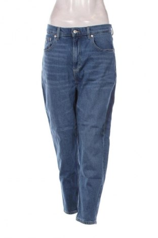 Дамски дънки Tommy Jeans, Размер L, Цвят Син, Цена 174,99 лв.