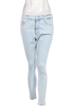 Дамски дънки Tommy Jeans, Размер M, Цвят Син, Цена 75,99 лв.