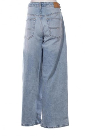 Дамски дънки Tommy Jeans, Размер L, Цвят Син, Цена 174,99 лв.