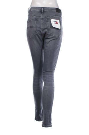 Дамски дънки Tommy Jeans, Размер M, Цвят Сив, Цена 174,99 лв.