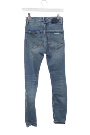 Дамски дънки Zara, Размер XS, Цвят Син, Цена 17,99 лв.