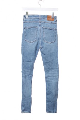 Blugi de femei Zara, Mărime S, Culoare Albastru, Preț 72,03 Lei