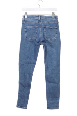 Blugi de femei Zara, Mărime M, Culoare Albastru, Preț 51,99 Lei