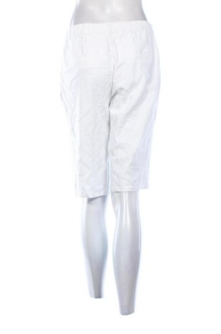 Дамски къс панталон Bpc Bonprix Collection, Размер M, Цвят Бял, Цена 19,55 лв.