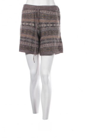 Γυναικείο κοντό παντελόνι Earth, Μέγεθος M, Χρώμα Πολύχρωμο, Τιμή 38,99 €