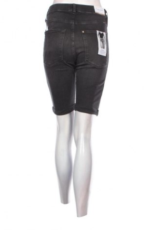 Pantaloni scurți de femei H&M, Mărime M, Culoare Negru, Preț 82,32 Lei