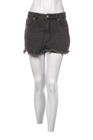 Pantaloni scurți de femei H&M Divided, Mărime S, Culoare Gri, Preț 51,45 Lei