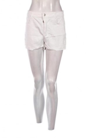 Γυναικείο κοντό παντελόνι LC Waikiki, Μέγεθος M, Χρώμα Λευκό, Τιμή 19,95 €