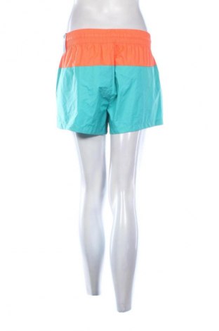 Γυναικείο κοντό παντελόνι Nike, Μέγεθος L, Χρώμα Πολύχρωμο, Τιμή 39,39 €