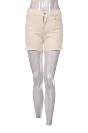 Дамски къс панталон ONLY, Размер M, Цвят Бежов, Цена 46,99 лв.