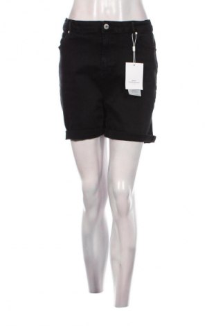 Pantaloni scurți de femei ONLY Carmakoma, Mărime XXL, Culoare Negru, Preț 116,99 Lei