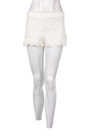 Női rövidnadrág Pull&Bear, Méret L, Szín Fehér, Ár 2 979 Ft