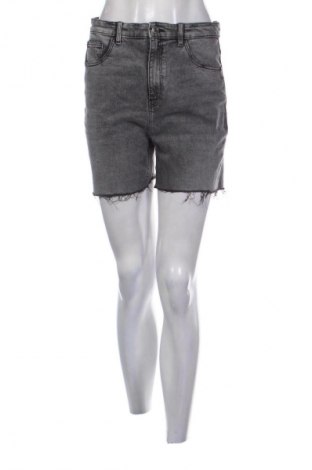 Дамски къс панталон Sinsay, Размер L, Цвят Сив, Цена 15,99 лв.