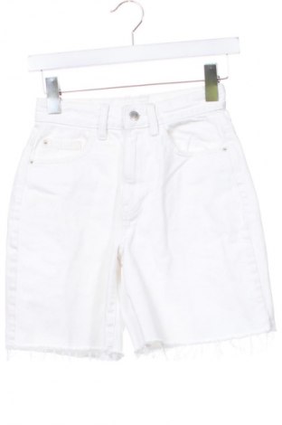 Pantaloni scurți de femei Sinsay, Mărime XS, Culoare Alb, Preț 50,00 Lei