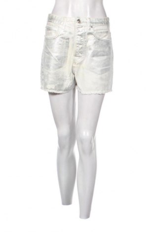 Γυναικείο κοντό παντελόνι Stradivarius, Μέγεθος M, Χρώμα Λευκό, Τιμή 9,72 €