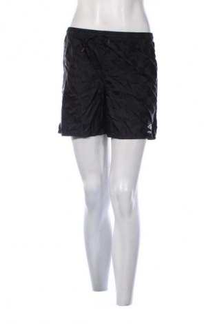 Дамски къс панталон Umbro, Размер M, Цвят Черен, Цена 19,55 лв.