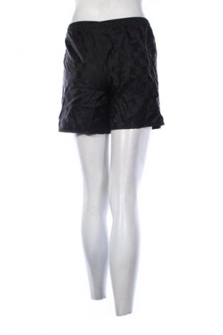 Дамски къс панталон Umbro, Размер M, Цвят Черен, Цена 19,55 лв.