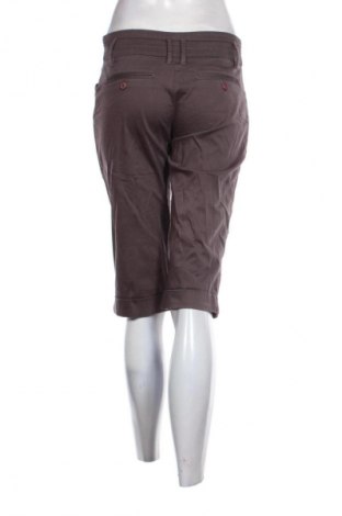 Дамски къс панталон Yessica, Размер S, Цвят Кафяв, Цена 15,99 лв.