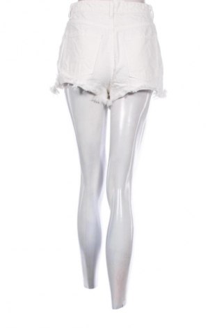 Pantaloni scurți de femei Zara, Mărime M, Culoare Alb, Preț 42,11 Lei