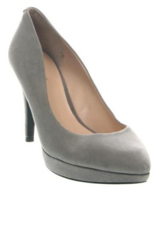 Дамски обувки Guess, Размер 38, Цвят Сив, Цена 77,99 лв.