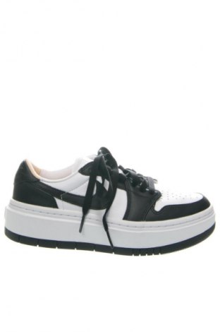 Încălțăminte de damă Nike, Mărime 38, Culoare Multicolor, Preț 644,99 Lei