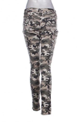 Damskie spodnie Almost Famous, Rozmiar XL, Kolor Kolorowy, Cena 67,41 zł