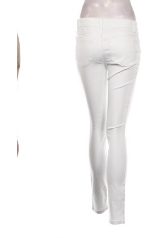 Дамски панталон Arizona, Размер M, Цвят Бял, Цена 46,99 лв.