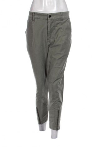Дамски панталон Bassike, Размер M, Цвят Зелен, Цена 62,99 лв.