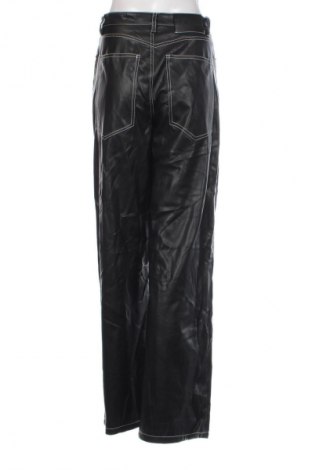 Дамски панталон Bershka, Размер M, Цвят Черен, Цена 17,99 лв.