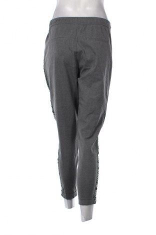 Γυναικείο παντελόνι Bershka, Μέγεθος M, Χρώμα Πολύχρωμο, Τιμή 14,91 €