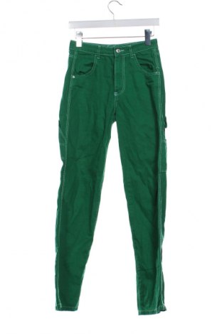 Damskie spodnie Bershka, Rozmiar XS, Kolor Zielony, Cena 67,00 zł