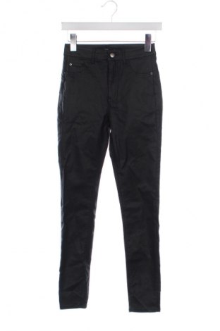 Дамски панталон Cropp, Размер XS, Цвят Черен, Цена 41,99 лв.