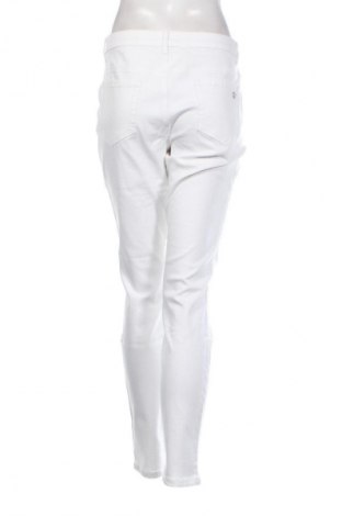Дамски панталон Tamaris, Размер L, Цвят Бял, Цена 93,99 лв.