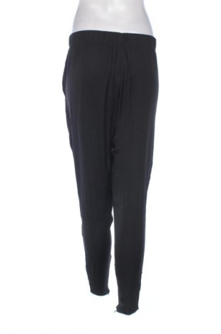 Pantaloni de femei United Colors Of Benetton, Mărime S, Culoare Negru, Preț 108,00 Lei